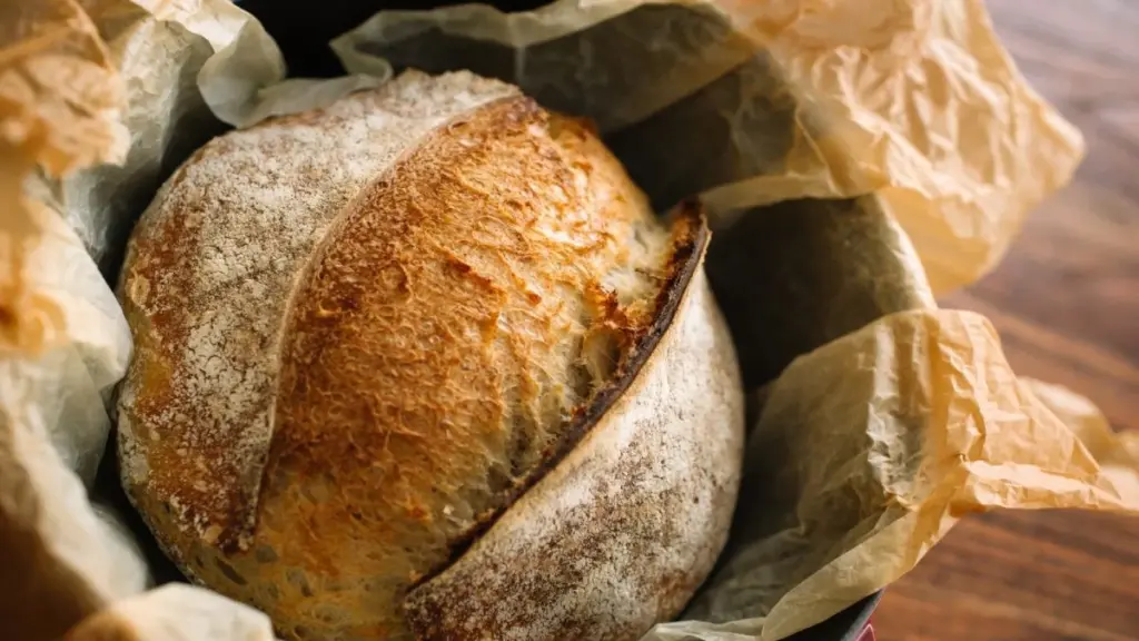Hemgjort bröd på 5 minuter: Hemligheten bakom perfekt surdegsbröd utan knådning