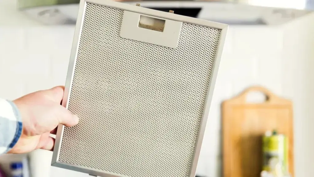Kökfläktens filter blir som nya – utan att gnugga!