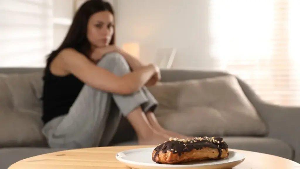 Så skiljer du på verklig hunger och känslomässigt ätande – psykologen förklarar
