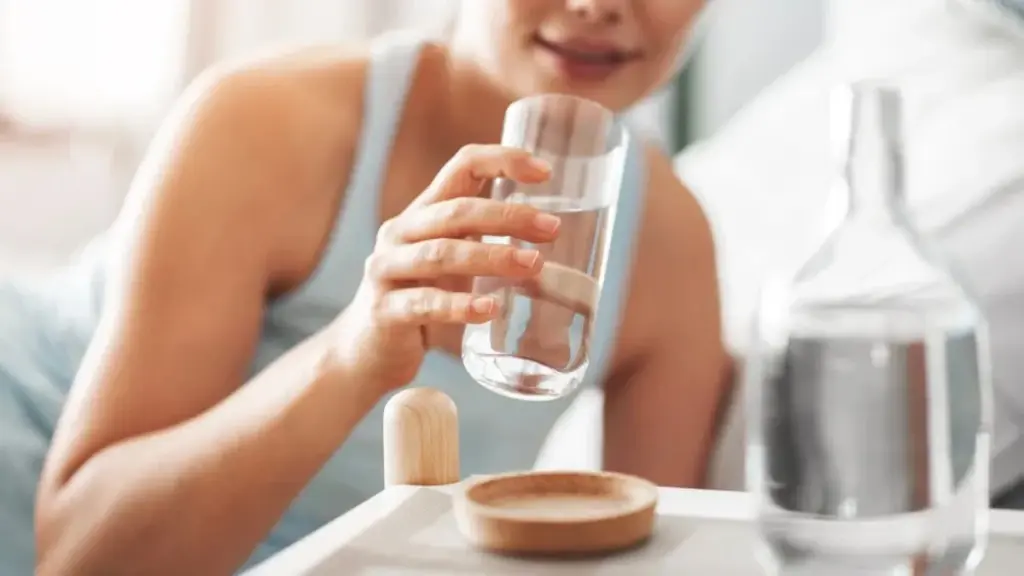 Detta händer med din kropp när du dricker vatten på tom mage