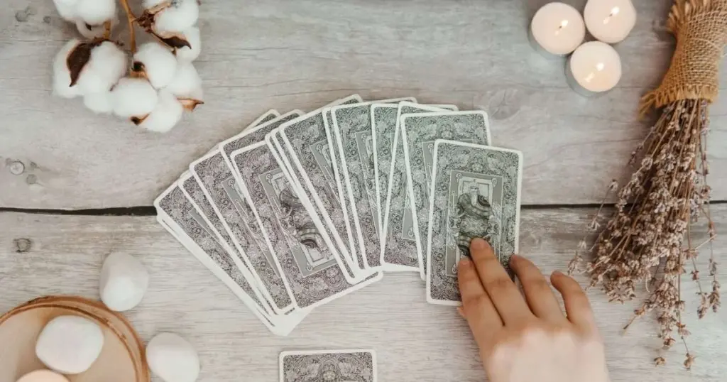 Kärnan i 17 mars: Tarotkortens djupa budskap för alla 12 stjärntecken
