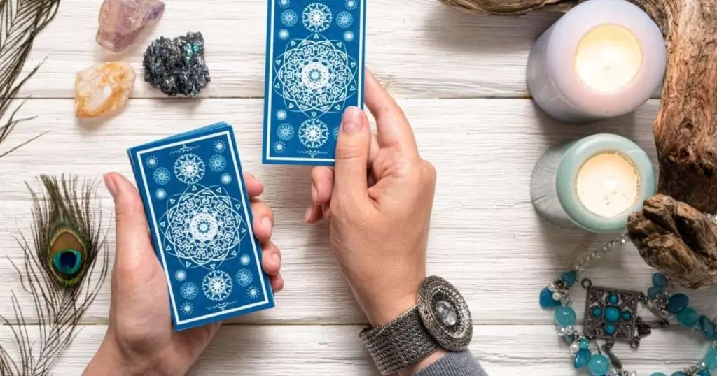 Tarot 4 mars 2026: Oväntade vändningar och nya chanser för ditt stjärntecken